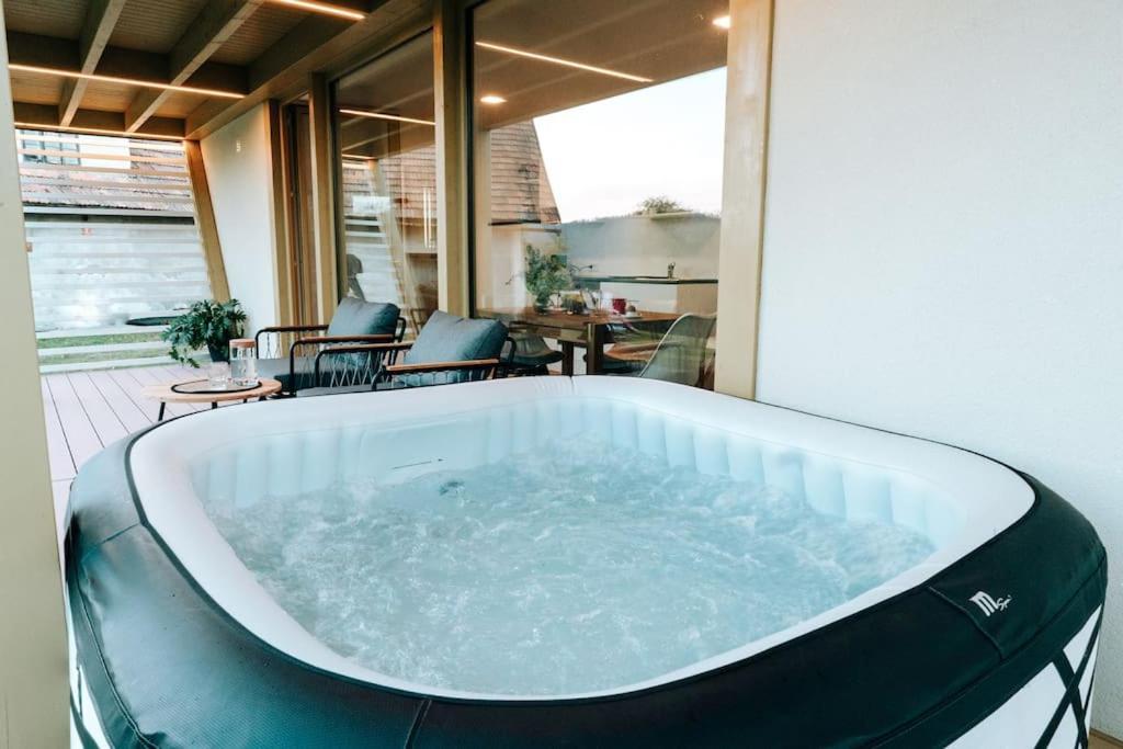 Holiday House Hona Lux Velike Lasce Eksteriør billede