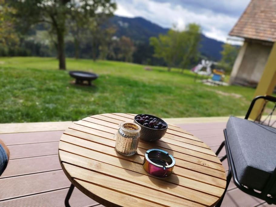 Holiday House Hona Lux Velike Lasce Eksteriør billede