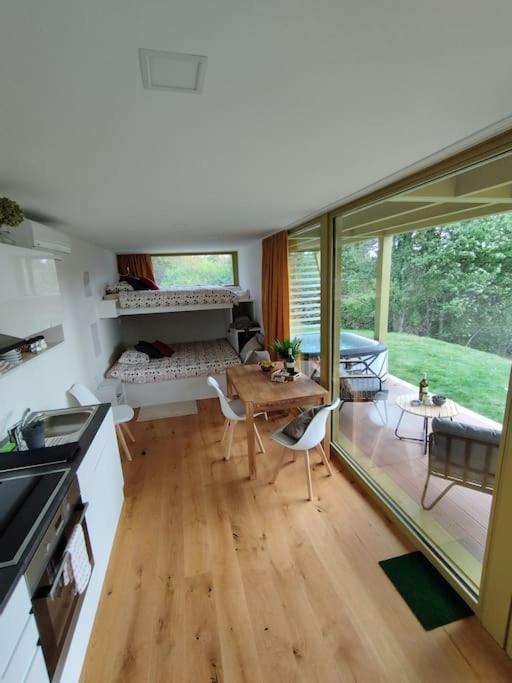 Holiday House Hona Lux Velike Lasce Eksteriør billede
