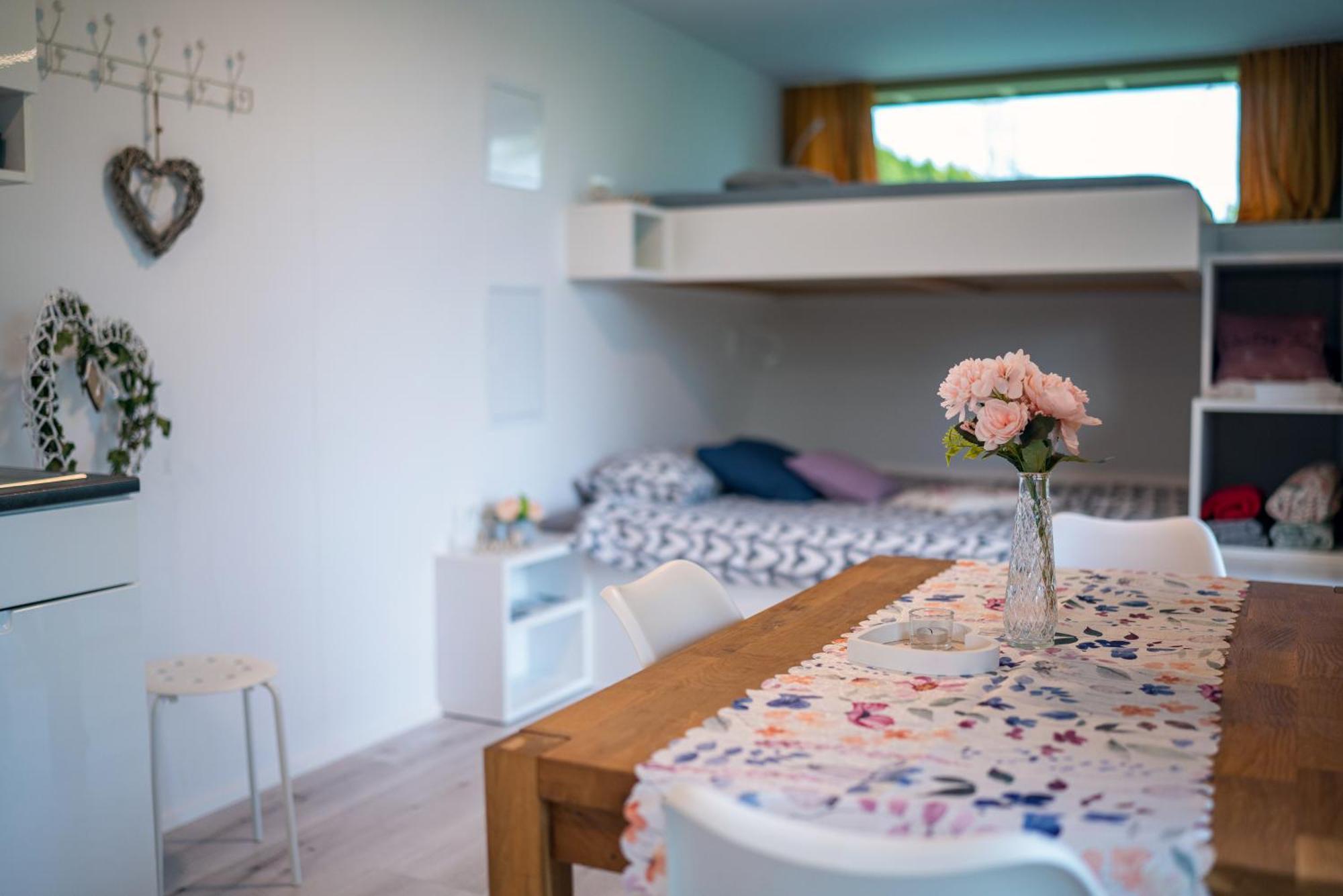 Holiday House Hona Lux Velike Lasce Eksteriør billede