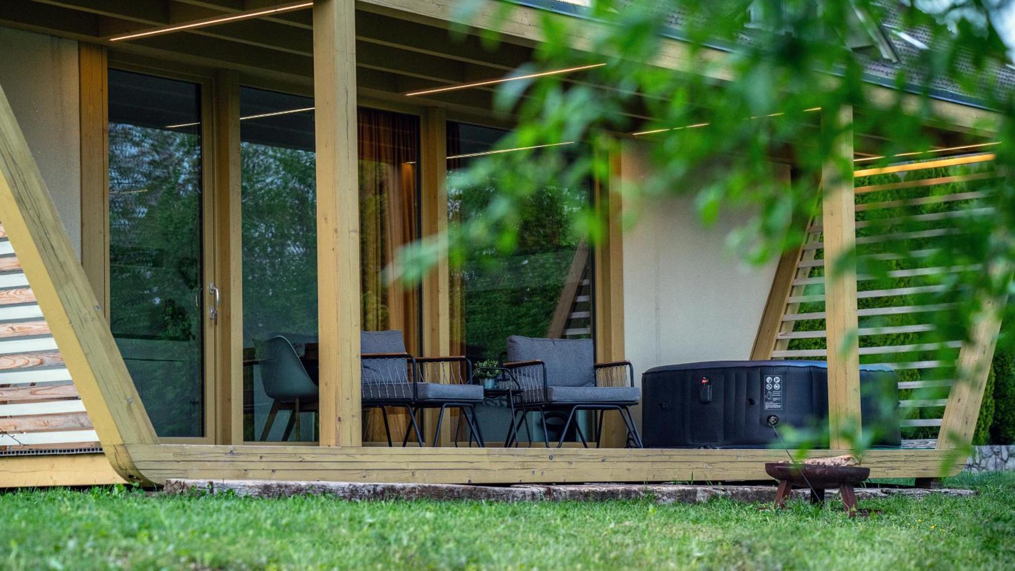 Holiday House Hona Lux Velike Lasce Eksteriør billede